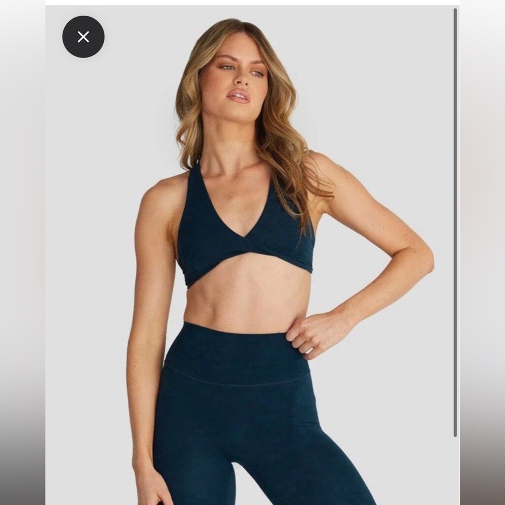 ISO Crop Shop Boutique Fade Cove Sierra Bra Medium